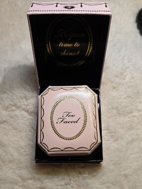 Too Faced Pink & Gold Compact Highlighter